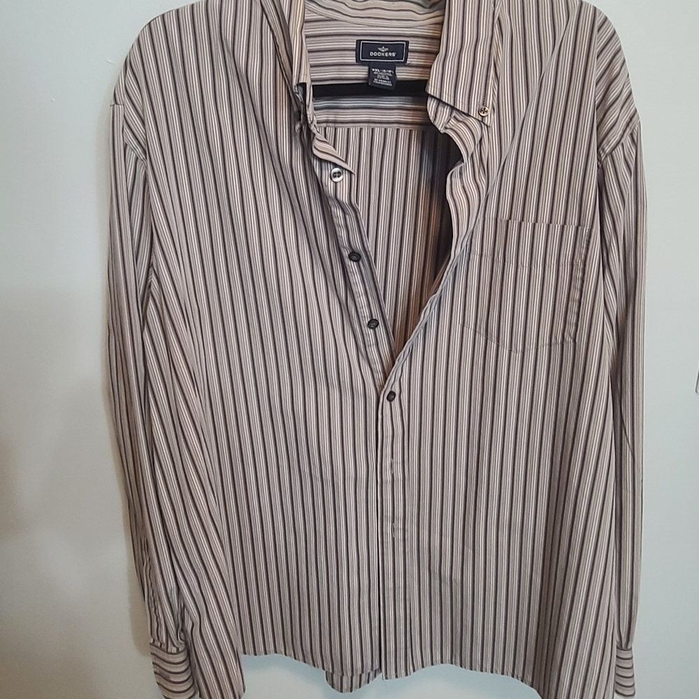 Men's dockers button down shirt‎